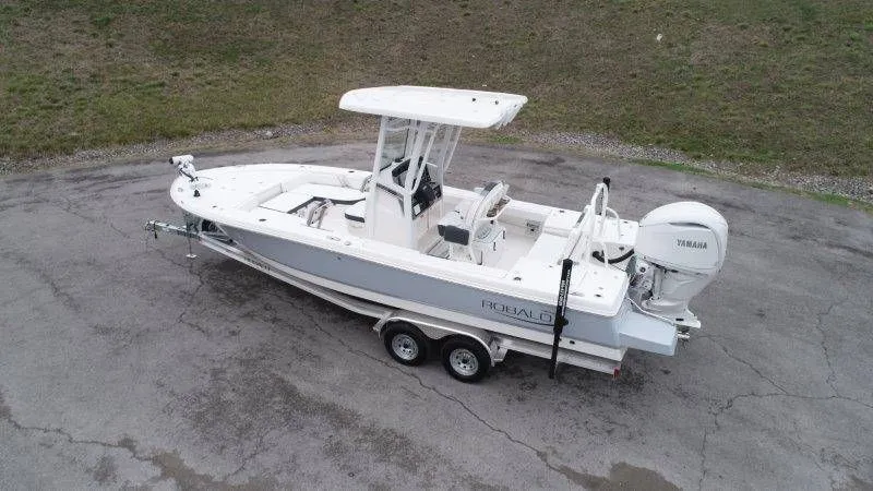 Slide: The Image of Robalo 246 Cayman 2026 - 22