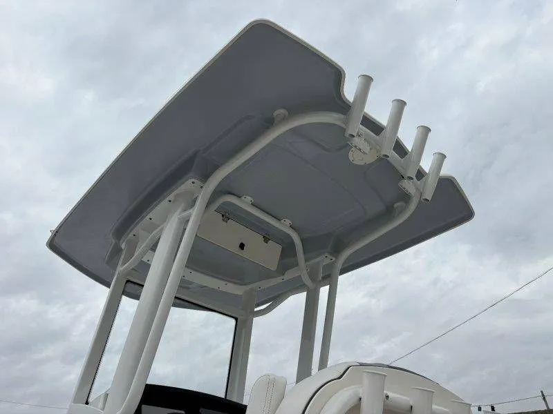 Slide: The Image of Robalo 246 Cayman 2026 - 26