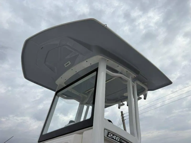 Slide: The Image of Robalo 246 Cayman 2026 - 31