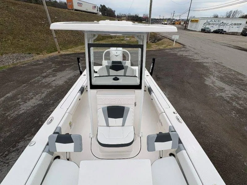 Slide: The Image of Robalo 246 Cayman 2026 - 47