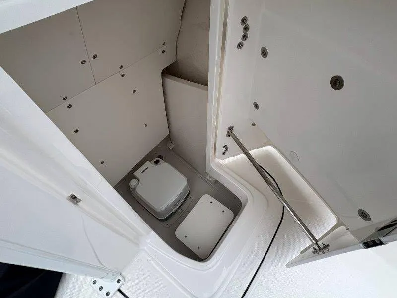 Slide: The Image of Robalo 246 Cayman 2026 - 52