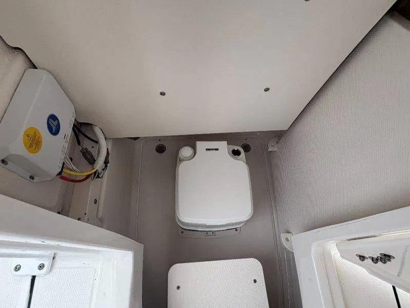 Slide: The Image of Robalo 246 Cayman 2026 - 54