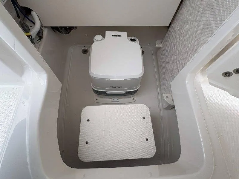 Slide: The Image of Robalo 246 Cayman 2026 - 55