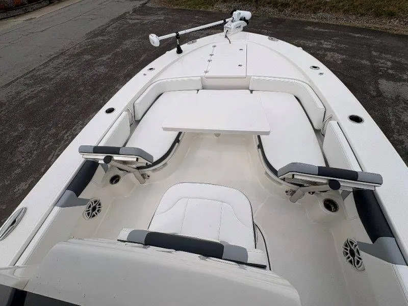 Slide: The Image of Robalo 246 Cayman 2026 - 56