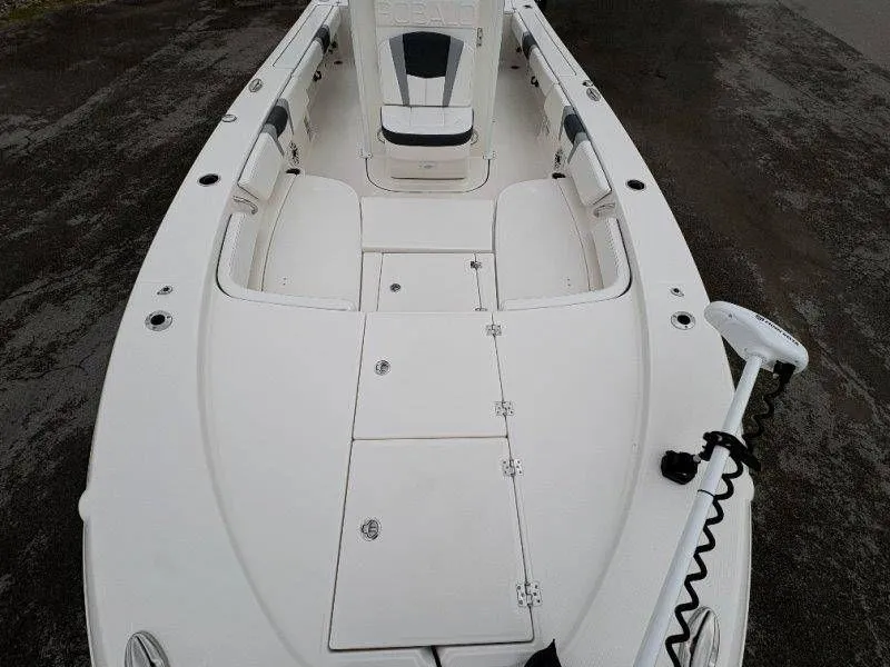 Slide: The Image of Robalo 246 Cayman 2026 - 57