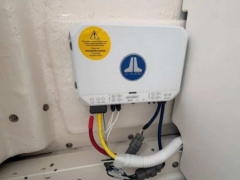 Slide: The Image of Robalo 246 Cayman 2026 - 59