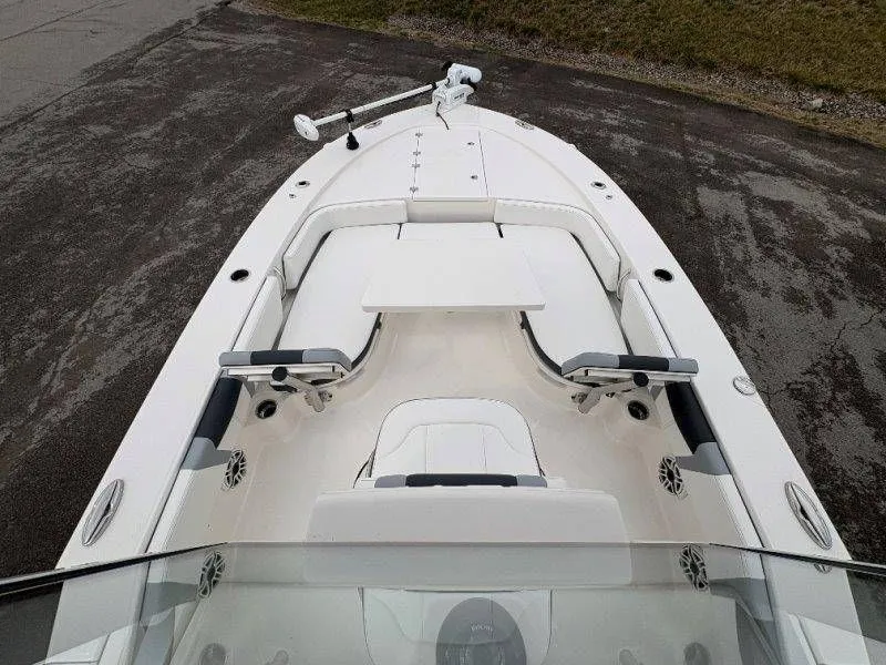 Slide: The Image of Robalo 246 Cayman 2026 - 60