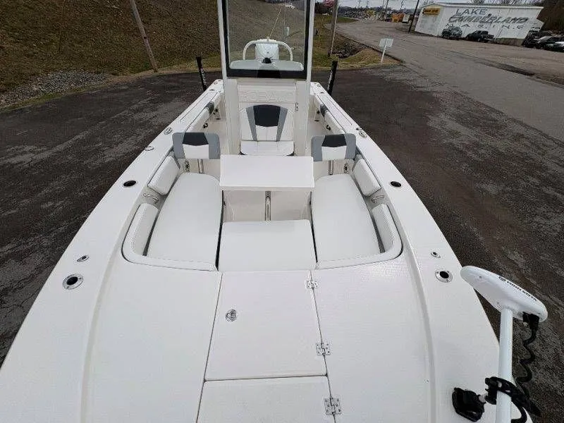 Slide: The Image of Robalo 246 Cayman 2026 - 62