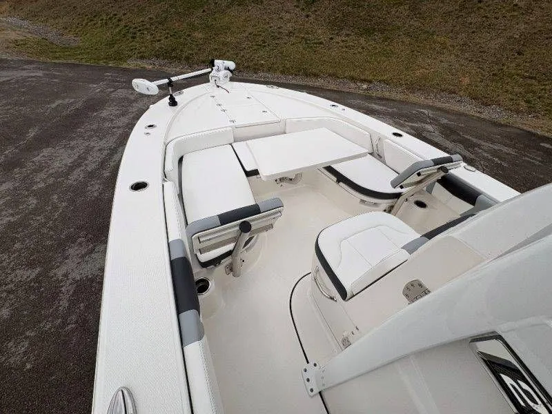 Slide: The Image of Robalo 246 Cayman 2026 - 66