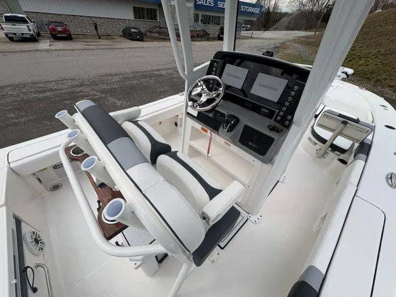 Slide: The Image of Robalo 246 Cayman 2026 - 73