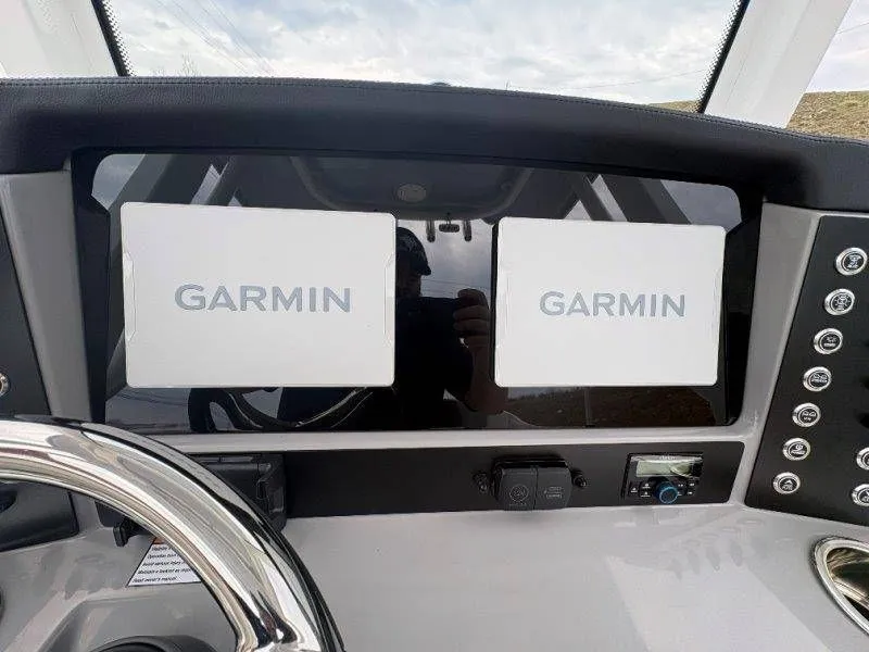 Slide: The Image of Robalo 246 Cayman 2026 - 74