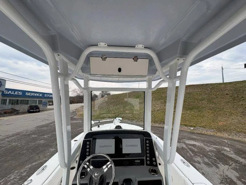 Slide: The Image of Robalo 246 Cayman 2026 - 77