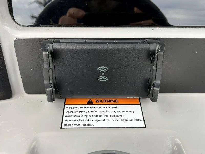 Slide: The Image of Robalo 246 Cayman 2026 - 78