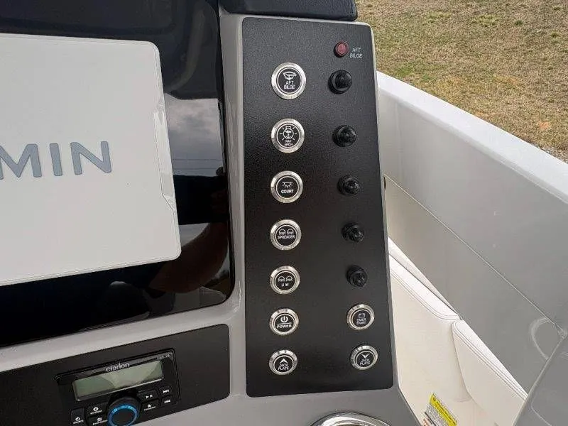 Slide: The Image of Robalo 246 Cayman 2026 - 79