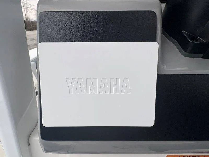 Slide: The Image of Robalo 246 Cayman 2026 - 85