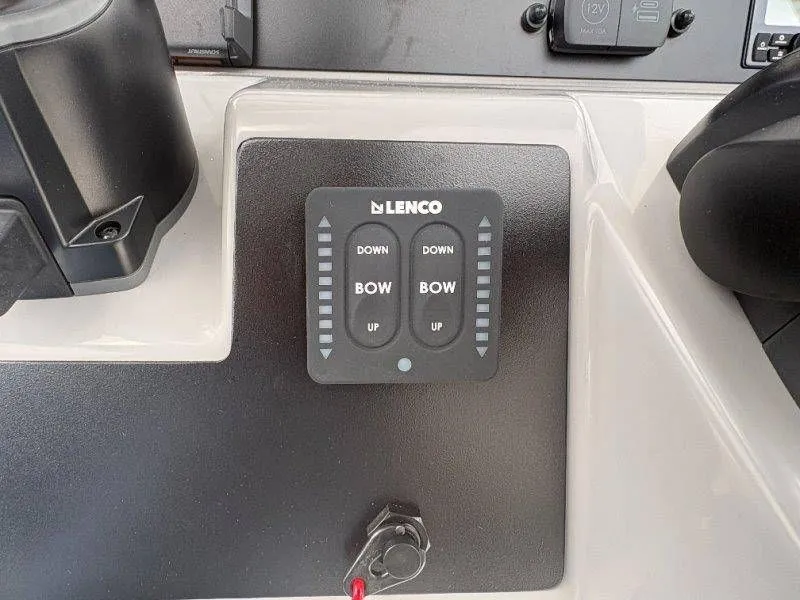 Slide: The Image of Robalo 246 Cayman 2026 - 86