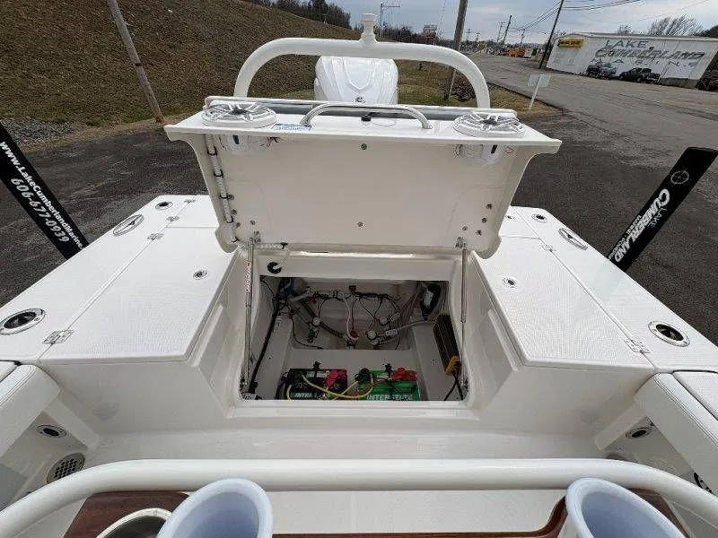 Slide: The Image of Robalo 246 Cayman 2026 - 88