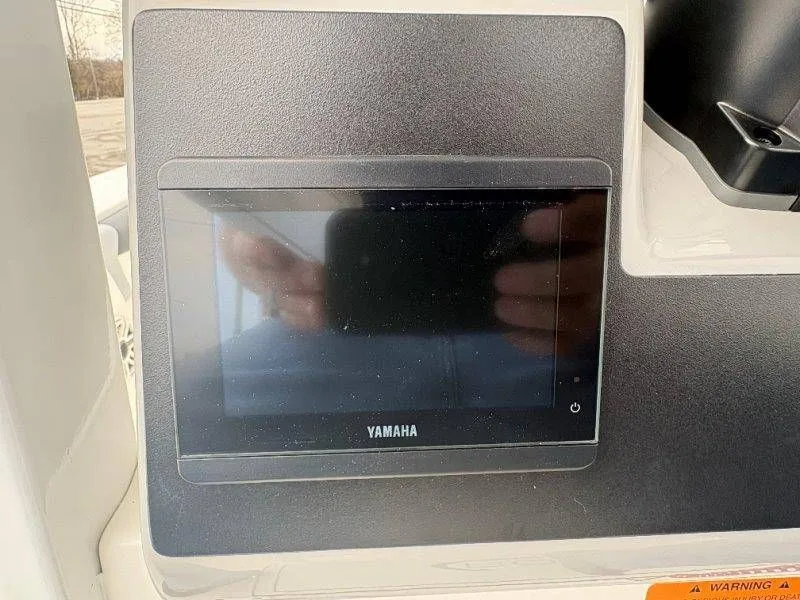 Slide: The Image of Robalo 246 Cayman 2026 - 89