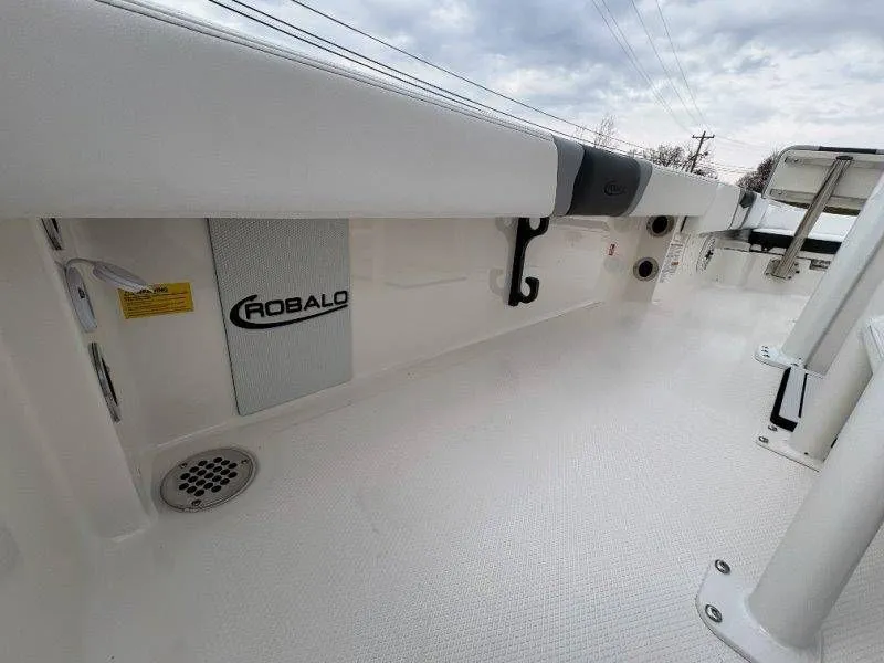 Slide: The Image of Robalo 246 Cayman 2026 - 92