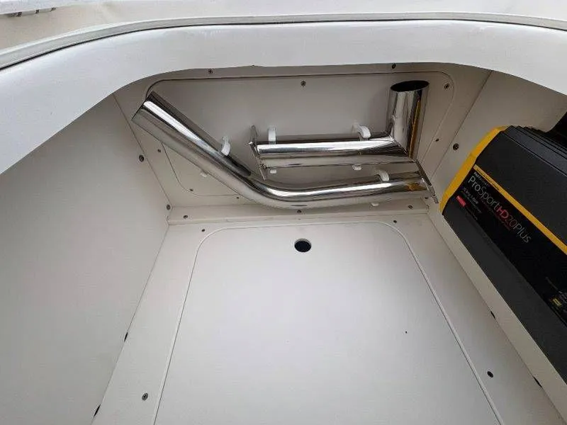 Slide: The Image of Robalo 246 Cayman 2026 - 93