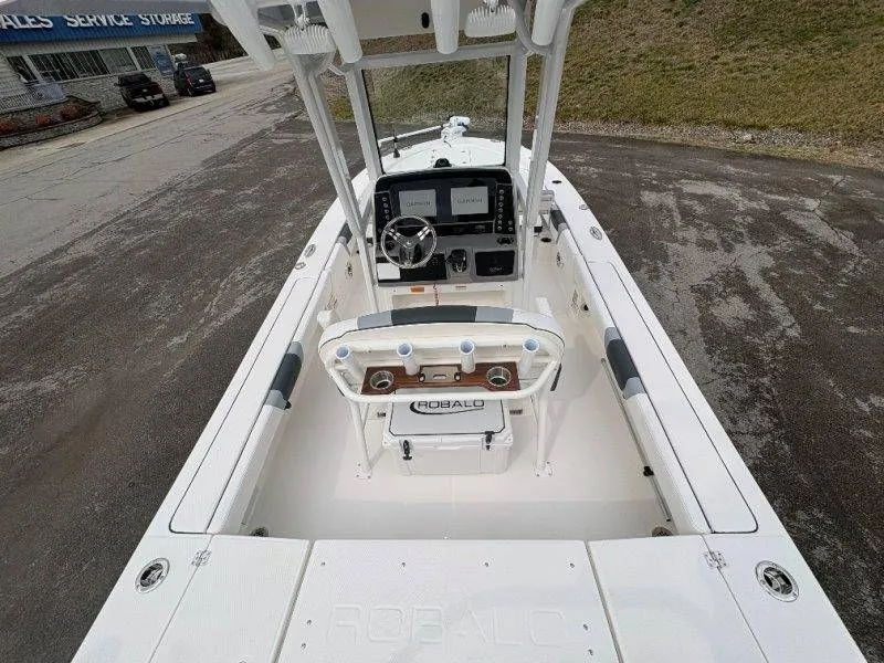 Slide: The Image of Robalo 246 Cayman 2026 - 94