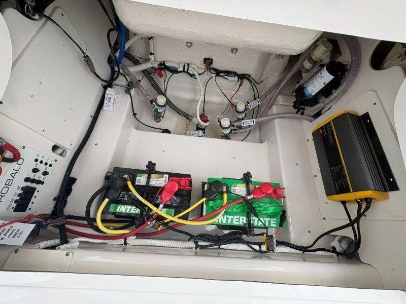 Slide: The Image of Robalo 246 Cayman 2026 - 96