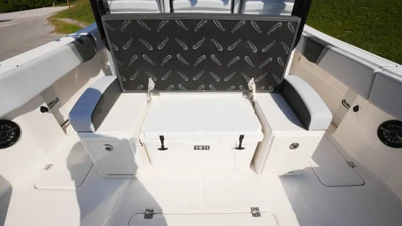Slide: The Image of Robalo R300 Center Console 2026 - 29