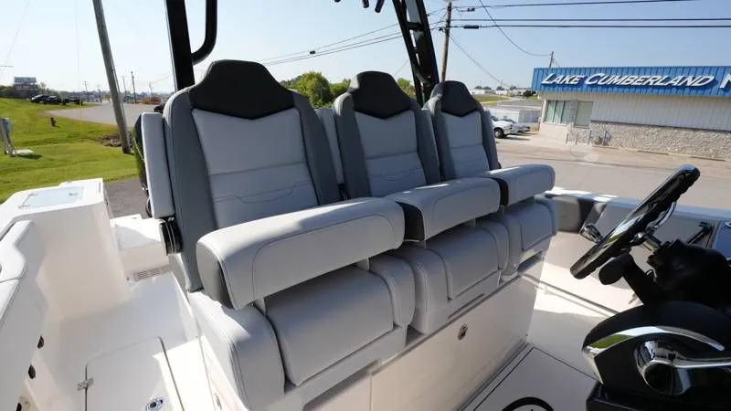 Slide: The Image of Robalo R300 Center Console 2026 - 30