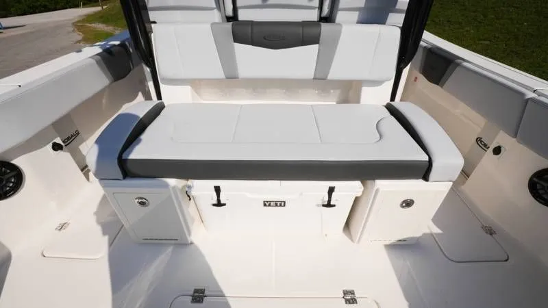 Slide: The Image of Robalo R300 Center Console 2026 - 33