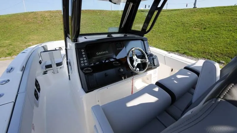 Slide: The Image of Robalo R300 Center Console 2026 - 34