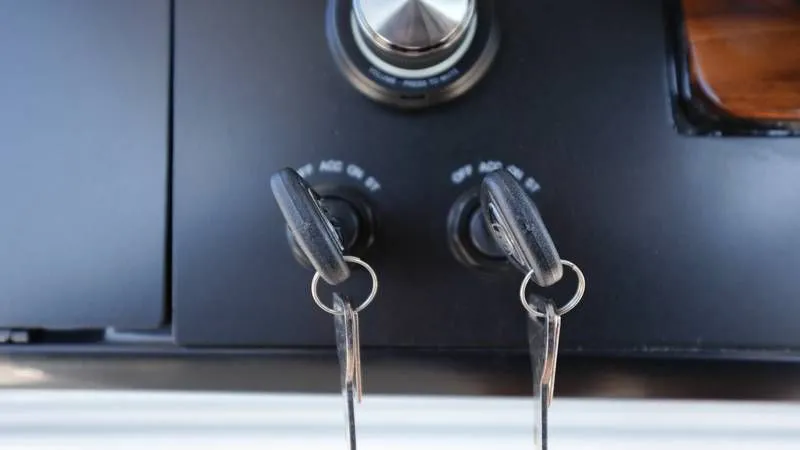 Slide: The Image of Robalo R300 Center Console 2026 - 45