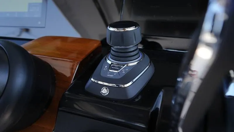 Slide: The Image of Robalo R300 Center Console 2026 - 49