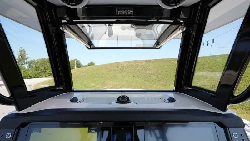 Slide: The Image of Robalo R300 Center Console 2026 - 50