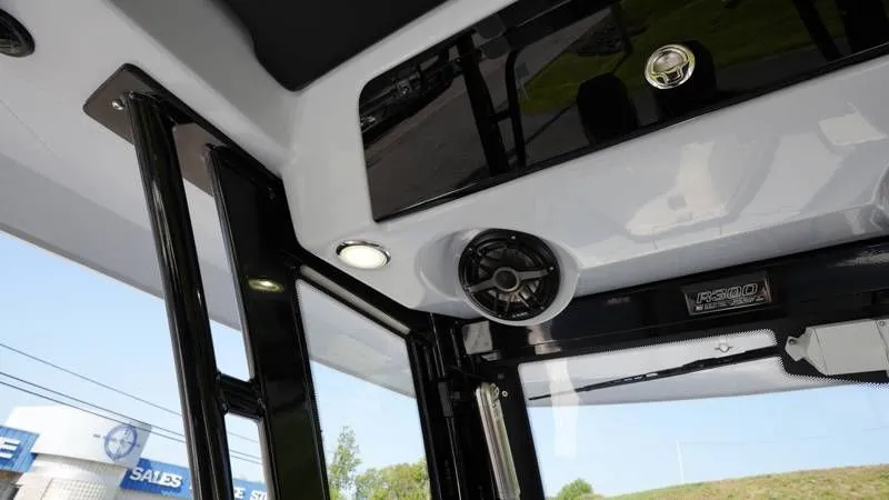 Slide: The Image of Robalo R300 Center Console 2026 - 51