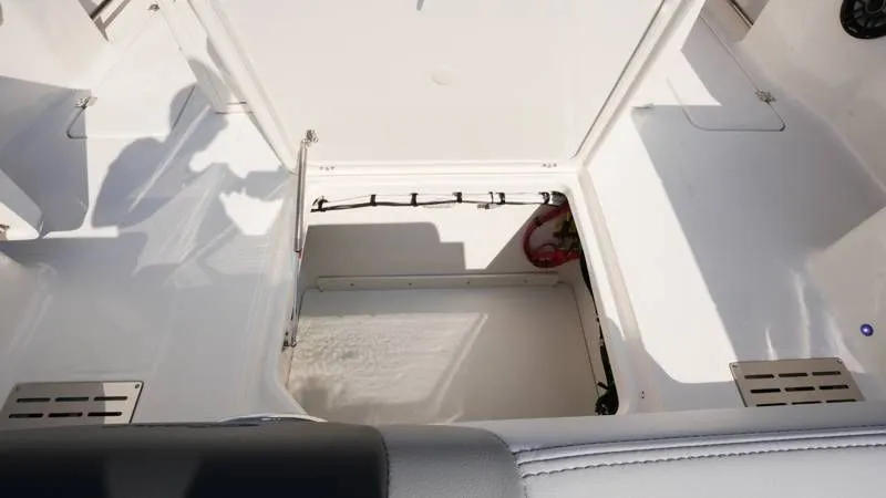 Slide: The Image of Robalo R300 Center Console 2026 - 59