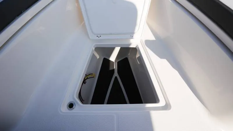 Slide: The Image of Robalo R300 Center Console 2026 - 60