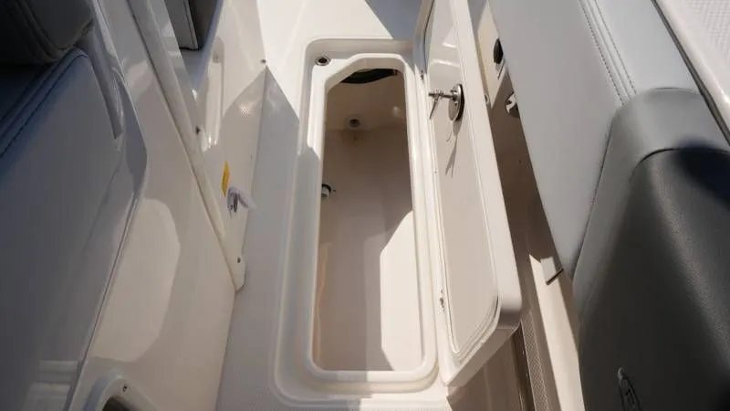Slide: The Image of Robalo R300 Center Console 2026 - 62