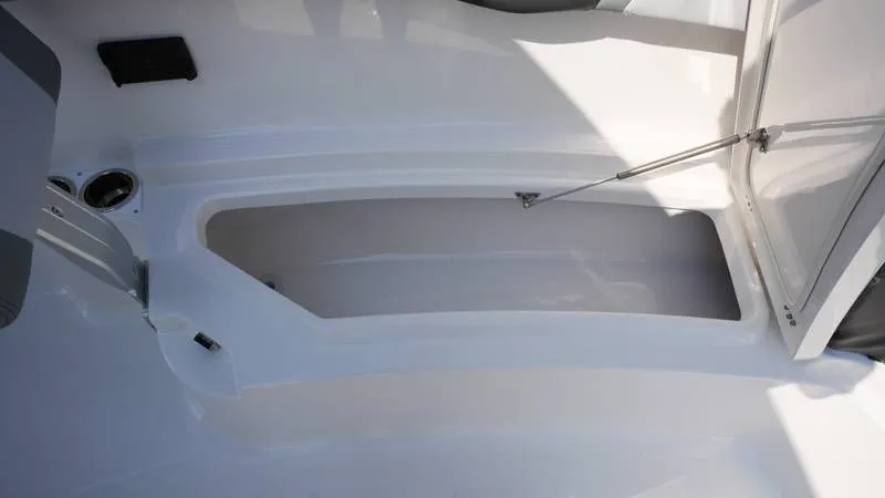 Slide: The Image of Robalo R300 Center Console 2026 - 63