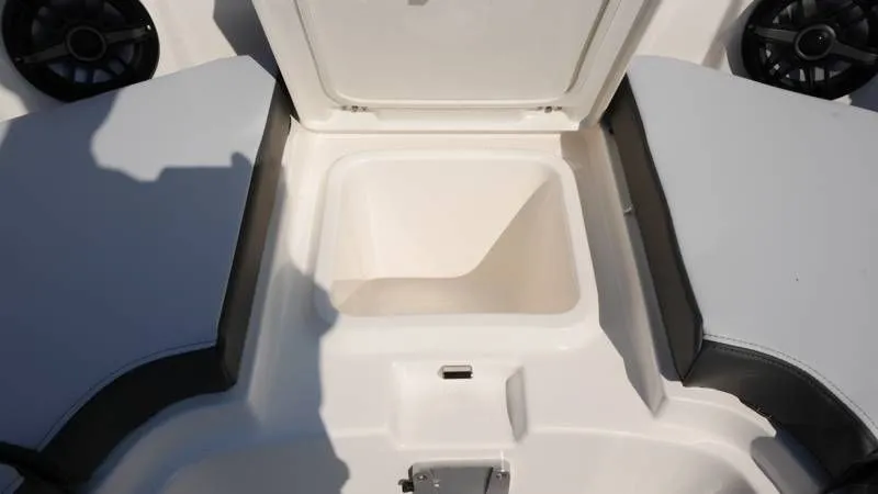 Slide: The Image of Robalo R300 Center Console 2026 - 65