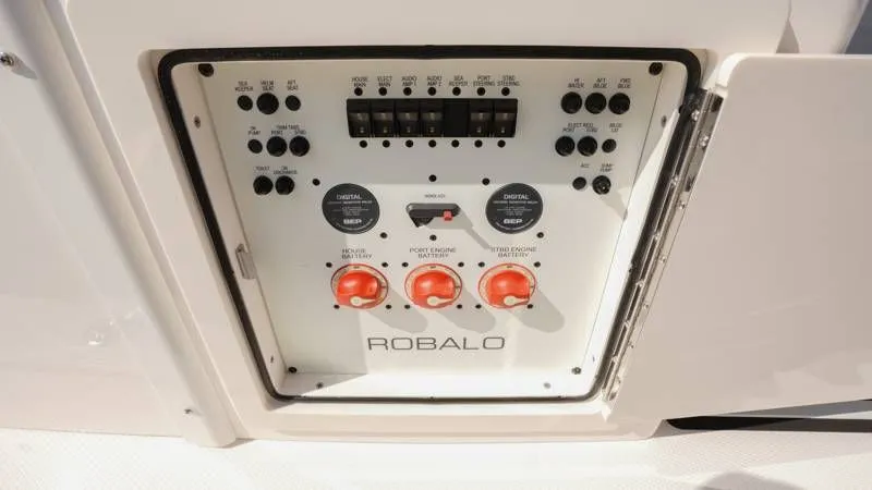 Slide: The Image of Robalo R300 Center Console 2026 - 75