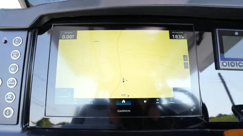 Slide: The Image of Robalo R300 Center Console 2026 - 77