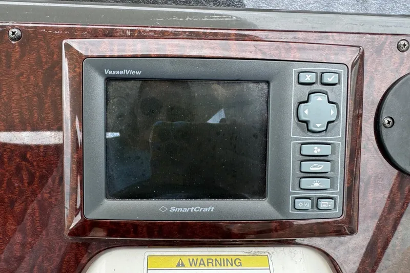 Slide: The Image of SmartCraft VesselView display on 2013 Sea Ray Sundancer 310 boat dashboard. - 20