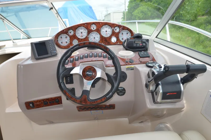 Slide: The Image of 2005 Rinker Fiesta Vee 342 helm console. - 20