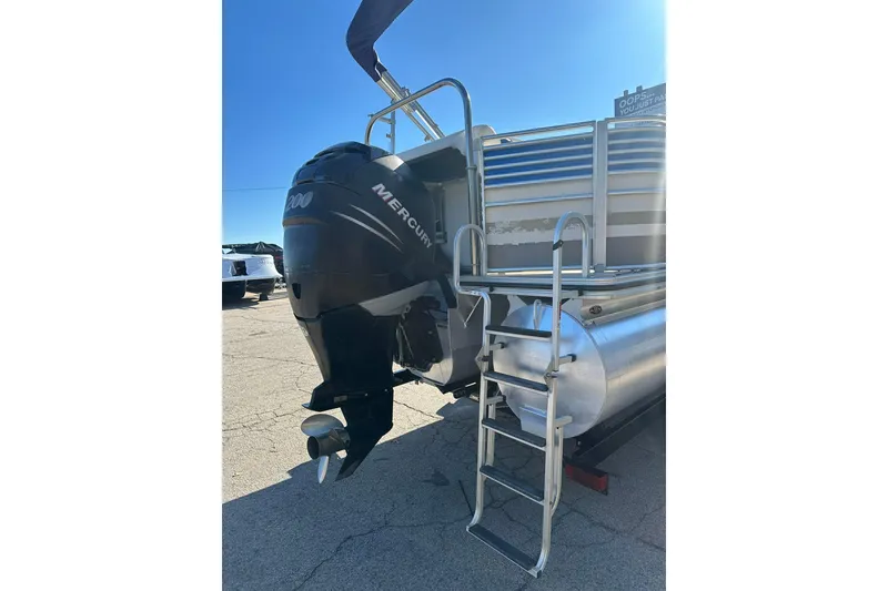 Slide: The Image of 2007 Harris Royal Heritage 260 O/B pontoon boat with Mercury outboard motor. - 3