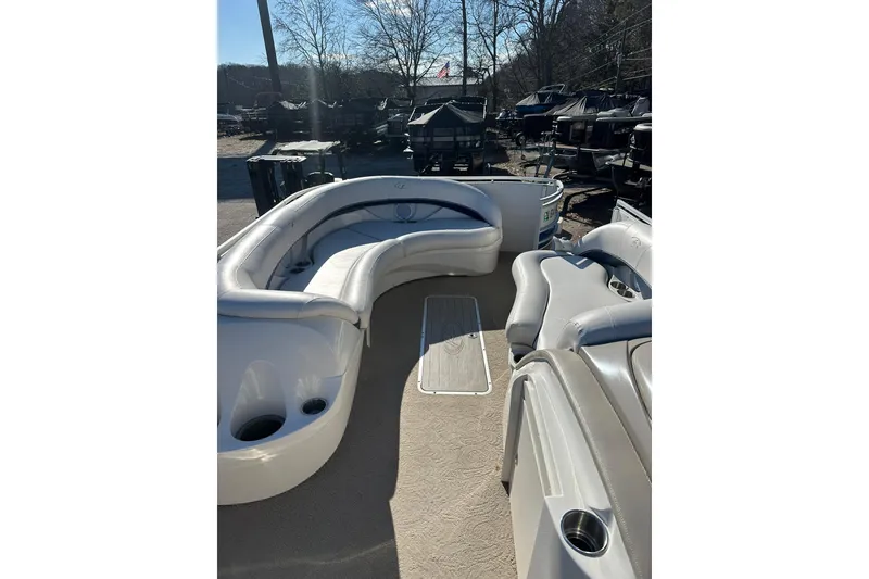 Slide: The Image of 2007 Harris Royal Heritage 260 O/B boat interior with spacious seating and cup holders. - 6