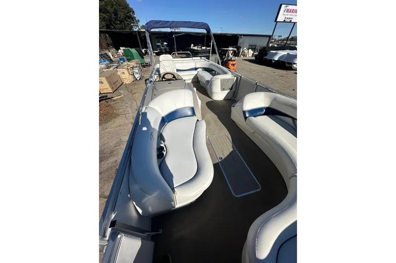 Slide: The Image of 2007 Harris Royal Heritage 260 O/B pontoon boat with spacious seating and canopy. - 9