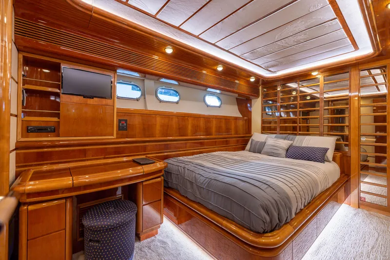 Slide: The Image of Ferretti 94 Dreamchaser - Interior Stateroom - 19