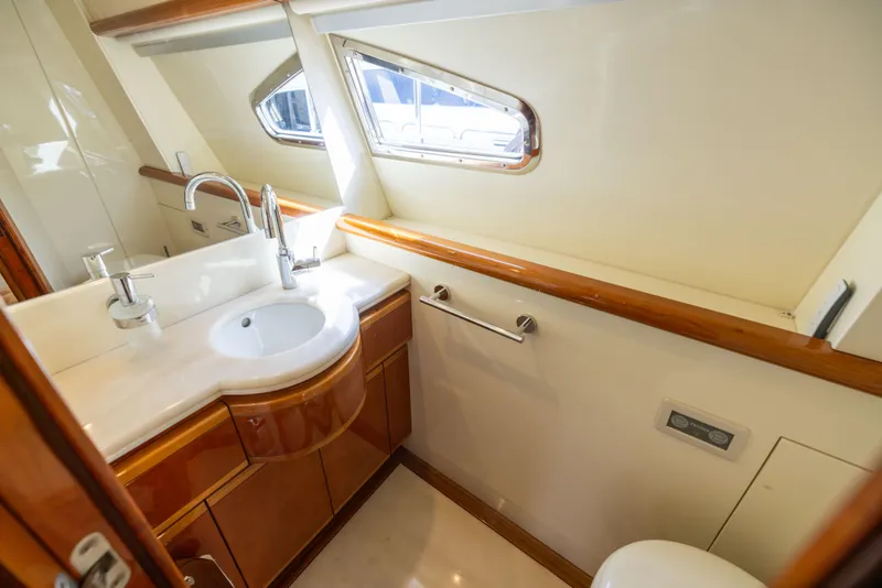 Slide: The Image of Ferretti 94 Dreamchaser - Interior Stateroom Head - 27