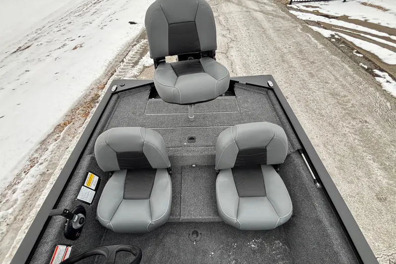 Slide: The Image of Tracker Pro 170 2026 - 64