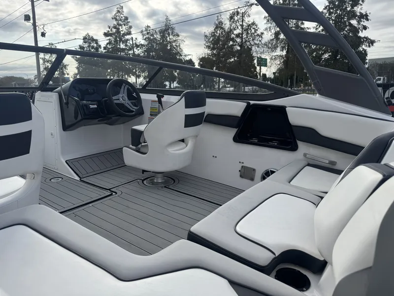 Slide: The Image of Yamaha 195S 2020 - 12